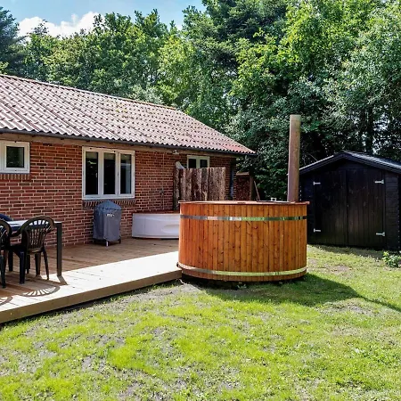 Prázdninový dům Four-bedroom Holiday In Norre Nebel 11 *